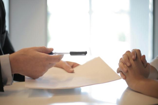 QUEL EST L'OFFICE DU JUGE EN MATIERE DE REFERE PRECONTRACTUEL ? 